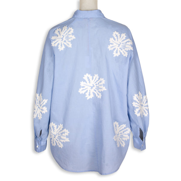 Rubicon BLOOM hellblaue Bluse mit weisser Stickerei